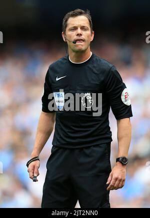 City Stadium, Manchester, UK. 27th Aug, 2022. Premier Leage football, Manchester City versus Crystal Palace; referee Darren England Credit: Action Plus Sports/Alamy Live News Stock Photo