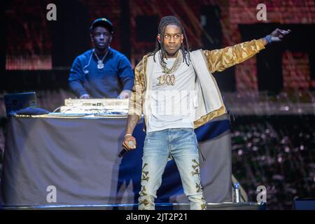 Rapper Taurus Tremani Bartlett, known professionally as Polo G throws  Foto di attualità - Getty Images