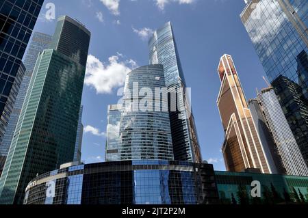 Genre photography. Customers in the Decathlon store on Avtozavodskaya. Due  to supply difficulties, French sporting goods retailer Decathlon is  temporarily closing all retail hypermarkets and online stores from June 26,  2022. 26.06.2022