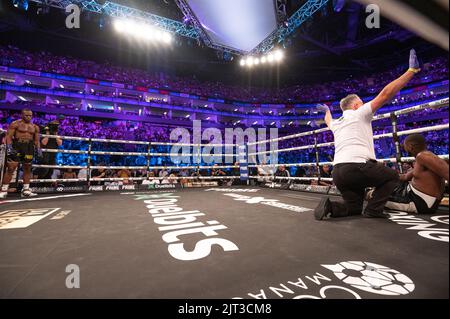 Youtube personality KSI and rapper Swarmz during their ‘Two Fights in ...