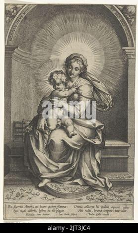 Maria met kind op schoot en twee engelen met bloemmandjes Stock Photo ...