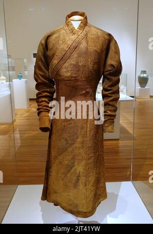 Tunic (qaba) with broad belt (kamarband), Iran, early 14th century AD