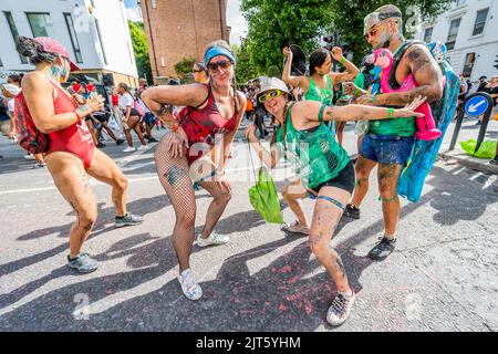 London, UK. 28th Aug, 2022. The end of Jouvert - Notting Hill Carnival returns after the covid hiatus. It is normally an annual event on the streets of the Royal Borough of Kensington and Chelsea, over the August bank holiday weekend. Credit: Guy Bell/Alamy Live News Stock Photo