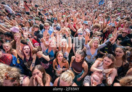 Revelers during the Leeds Festival 2022 at Bramham Park in Leeds. Picture date: Sunday August 28, 2022. Stock Photo