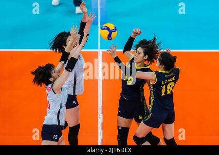 Pasig City, Philippines. 28th Aug, 2022. Players of Japan (L) and Vietnam (R) compete during their semifinal match at the 2022 AVC Cup for Women at the Philsports Arena in Pasig City, the Philippines, Aug. 28, 2022. Credit: Rouelle Umali/Xinhua/Alamy Live News Stock Photo