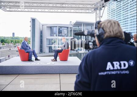 28 August 2022, Berlin: Moderator Matthias Deiß interviews Omid ...