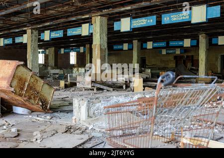Abandoned supermarket in Prypiat, Chernobyl exclusion zone, Ukraine Stock Photo