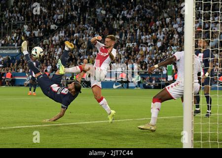 Paris, France. 28th Aug, 2022. PARIS - Sergio Ramos of Paris Saint-Germain tries to score with an overhead kick during the French Ligue 1 match between Paris Saint-Germain and AS Monaco at the Parc des Princes in Paris, France on August 28, 2022. ANP | Dutch Height | GERRIT FROM COLOGNE Credit: ANP/Alamy Live News Stock Photo