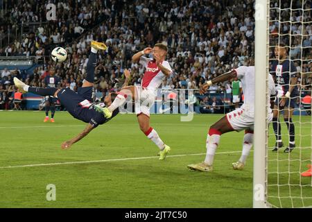 Paris, France. 28th Aug, 2022. PARIS - Sergio Ramos of Paris Saint-Germain tries to score with an overhead kick during the French Ligue 1 match between Paris Saint-Germain and AS Monaco at the Parc des Princes in Paris, France on August 28, 2022. ANP | Dutch Height | GERRIT FROM COLOGNE Credit: ANP/Alamy Live News Stock Photo