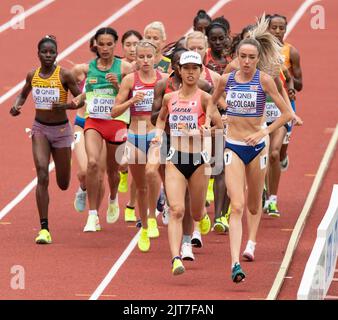 Eilish McColgan of GB&NI and Ririka Hironaka of Japan competing in the women’s 10,000m final at the World Athletics Championships, Hayward Field, Euge Stock Photo