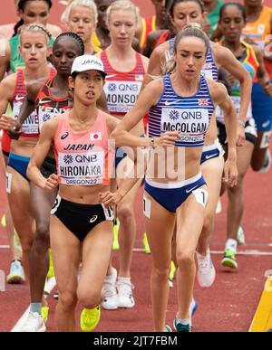 Eilish McColgan of GB&NI and Ririka Hironaka of Japan competing in the women’s 10,000m final at the World Athletics Championships, Hayward Field, Euge Stock Photo