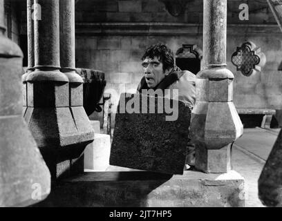 ANTHONY QUINN as Quasimodo in THE HUNCHBACK OF NOTRE DAME / NOTRE DAME DE PARIS 1956 director JEAN DELANNOY novel Victor Hugo adaptation / dialogue Jean Aurenche and Jacques Prevert music Georges Auric costume design Georges Benda production design Rene Renoux choreographer Leonid Massine producers Raymond and Robert Hakim France - Italy co-production Paris Film Productions / Panitalia Stock Photo