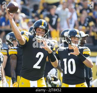 Sept. 18, 2011 - Pittsburgh, PENNSYLVANNIA, U.S - Seattle Seahawks  defensive back Atari Bigby (27) reaches up to catch a pass during pre game  warm ups as the Pittsburgh Steelers take on