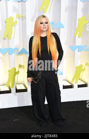 Newark, USA. 28th Aug, 2022. Avril Lavigne walking on the black carpet at the 2022 MTV Video Music Awards held at the Prudential Center in Newark, NJ on August 28, 2022. (Photo by Efren Landaos/Sipa USA) Credit: Sipa USA/Alamy Live News Stock Photo