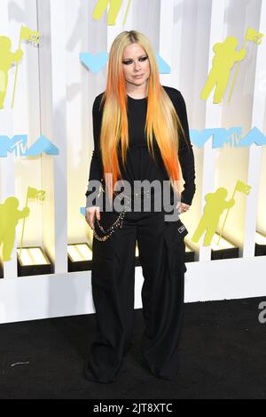 Newark, USA. 28th Aug, 2022. Avril Lavigne walking on the black carpet at the 2022 MTV Video Music Awards held at the Prudential Center in Newark, NJ on August 28, 2022. (Photo by Efren Landaos/Sipa USA) Credit: Sipa USA/Alamy Live News Stock Photo