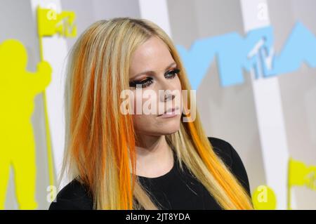 Newark, USA. 28th Aug, 2022. Avril Lavigne walking on the black carpet at the 2022 MTV Video Music Awards held at the Prudential Center in Newark, NJ on August 28, 2022. (Photo by Efren Landaos/Sipa USA) Credit: Sipa USA/Alamy Live News Stock Photo