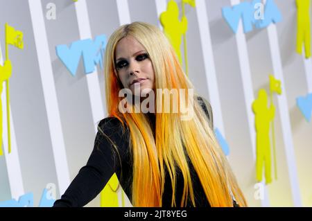 Newark, USA. 28th Aug, 2022. Avril Lavigne walking on the black carpet at the 2022 MTV Video Music Awards held at the Prudential Center in Newark, NJ on August 28, 2022. (Photo by Efren Landaos/Sipa USA) Credit: Sipa USA/Alamy Live News Stock Photo