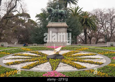 Floral Clock, a gift from Swiss watchmakers, and King Edward VII Memorial on St Kilda Road, Queen Victoria Gardens, Melbourne. Stock Photo