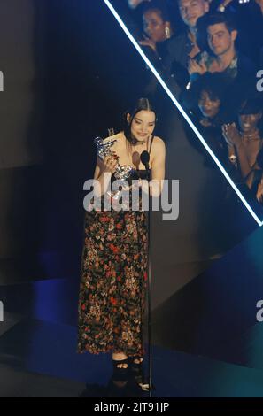 Newark, United Stated. 28th Aug, 2022. Dove Cameron accepts the Best New Artist award at the 2022 MTV Video Music Awards 'VMA's' at the Prudential Center in Newark, New Jersey on Sunday, August 28, 2022. Photo by John Angelillo/UPI Credit: UPI/Alamy Live News Stock Photo