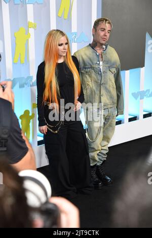 Newark, USA. 28th Aug, 2022. Avril Lavigne and Mod Sun walking on the black carpet at the 2022 MTV Video Music Awards held at the Prudential Center in Newark, NJ on August 28, 2022. (Photo by Efren Landaos/Sipa USA) Credit: Sipa USA/Alamy Live News Stock Photo