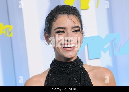 Dixie D'Amelio walking on the black carpet at the 2022 MTV Video Music