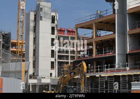 Saint Denis, France. 28th Aug, 2022. A general view shows on the construction site of the Athletes' Village of the Paris 2024 Olympic Games under construction in Saint Denis on August 28, 2022 north of Paris, France. (Photo by Paulo Amorim/Sipa USA) Credit: Sipa USA/Alamy Live News Stock Photo