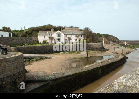 CORNWALL; BUDE; BREAKWATER; RIVER NEET; CANAL Stock Photo