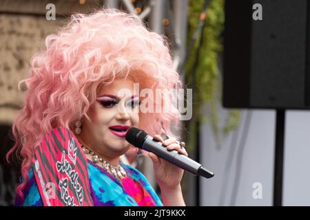 Manchester, UK. 28th Aug, 2022. Drag act singer at Manchester Pride on Sunday 28th of August. Picture garyroberts/worldwidefeatures.com Credit: GaryRobertsphotography/Alamy Live News Stock Photo