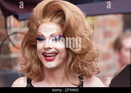Manchester, UK. 28th Aug, 2022. Drag act singer at Manchester Pride on Sunday 28th of August. Picture garyroberts/worldwidefeatures.com Credit: GaryRobertsphotography/Alamy Live News Stock Photo