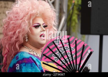 Manchester, UK. 28th Aug, 2022. Drag act singer at Manchester Pride on Sunday 28th of August. Picture garyroberts/worldwidefeatures.com Credit: GaryRobertsphotography/Alamy Live News Stock Photo