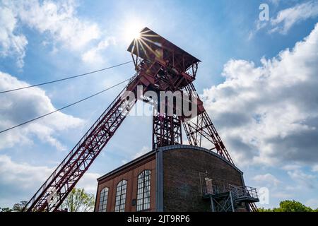 Förderturm der ehemaligen Schachtanlage Rheinpreußen IV in Moers, Nordrhein-Westfalen, Deutschland, Europa  | winding tower of shaft Rheinpreußen IV C Stock Photo