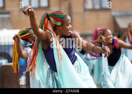 Clifton Street Festival, Cardiff. Ingoma Nshya: the women drummers of Rwanda Stock Photo