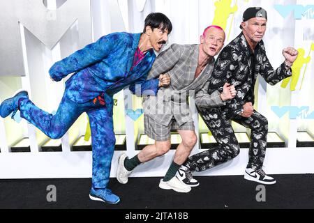 NEWARK, NEW JERSEY, USA - AUGUST 28: Anthony Kiedis, Flea and Chad Smith of Red Hot Chili Peppers arrive at the 2022 MTV Video Music Awards held at the Prudential Center on August 28, 2022 in Newark, New Jersey, USA. (Photo by Xavier Collin/Image Press Agency) Stock Photo