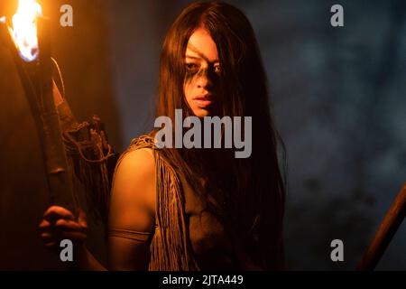 AMBER MIDTHUNDER in SKULL (2022) -Original title: PREY-, directed by DAN TRACHTENBERG. Credit: 20TH CENTURY STUDIOS / Album Stock Photo