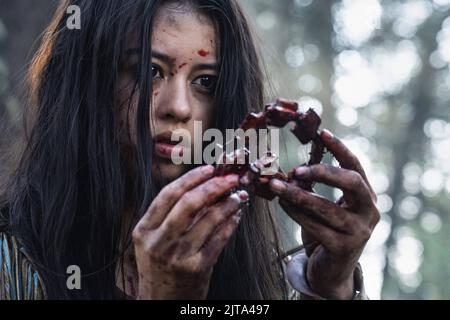 AMBER MIDTHUNDER in SKULL (2022) -Original title: PREY-, directed by DAN TRACHTENBERG. Credit: 20TH CENTURY STUDIOS / Album Stock Photo