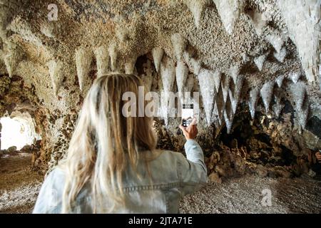 Gravesham, UK.  29.August 2022  Painshill the award-winning 18th century landscape garden The spectacular Grotto is a magical, naturalistic cave with shimmering, bubbling water, rough rock and stalactites covered in sparkling crystals. Paul Quezada-Neiman/Alamy Live News Stock Photo