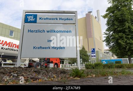 Petershagen, Germany. 29th Aug, 2022. View of the Heyden hard-coal-fired power plant. In Germany, another hard coal-fired power plant has been taken out of reserve to reduce natural gas consumption in electricity production. The Heyden power plant on the border with Lower Saxony has been back on the grid regularly since 5:30 a.m. Monday morning, said a spokesman for operator Uniper. Credit: Friso Gentsch/dpa/Alamy Live News Stock Photo