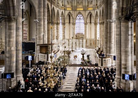 2022-08-29 12:09:30 ROTTERDAM - The private farewell ceremony for the deceased former mayor Bram Peper in the Laurenskerk in Rotterdam. The funeral will follow after the farewell ceremony. ANP RAMON VAN FLYMEN netherlands out - belgium out Stock Photo