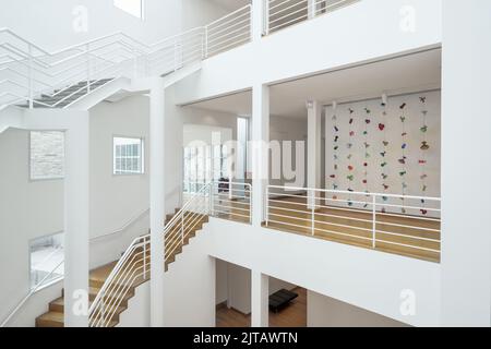 High key, modern staircase in the Richard Meier wing of the Des Moines Art Center in Des Moines, Iowa Stock Photo