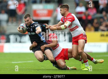 Wakefield Trinity's Max Jowitt (left) is tackled by St Helens' James Bell (centre) and Tom Makinson during the Betfred Super League match at the Totally Wicked Stadium, St Helens. Picture date: Monday August 29, 2022. Stock Photo