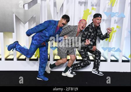 Newark, USA. 28th Aug, 2022. Anthony Kiedis, Flea and Chad Smith of Red Hot Chili Peppers attend the 2022 MTV VMAs at Prudential Center on August 28, 2022 in Newark, New Jersey. Photo: Jeremy Smith/imageSPACE/Sipa USA Credit: Sipa USA/Alamy Live News Stock Photo