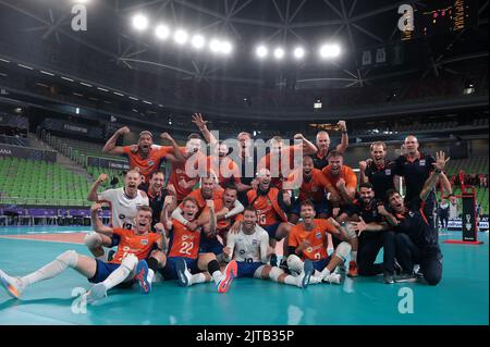 LJUBLJANA, SLOVENIA - Players of the Netherlands celebrate during the FIVB Volleyball Men's World Championship - Pool F - Preliminary Phase match between Netherlands and Argentina at the Arena Stozice on August 29, 2022 in Ljubljana, Slovenia (Photo by Borut Zivulovic/BSR Agency) Stock Photo