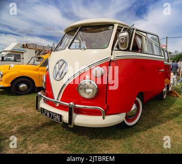 Retro style VW Split Screen Volkswagen camper van at a VW show. England ...