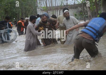 Peshawar, Pakistan. 26th Aug, 2022. Torrential rains and storms cause flooding in Pakistan. Downpours and severe storms affected life in the Dagai Mukaram Khan region, near the city of Peshawar, Pakistan on August 26, 2022. Citizens made their way through the flooded streets with difficulty. (Photo by Hussain Ali/Pacific Press/Sipa USA) Credit: Sipa USA/Alamy Live News Stock Photo