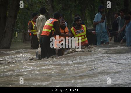 Peshawar, Pakistan. 26th Aug, 2022. Torrential rains and storms cause flooding in Pakistan. Downpours and severe storms affected life in the Dagai Mukaram Khan region, near the city of Peshawar, Pakistan on August 26, 2022. Citizens made their way through the flooded streets with difficulty. (Photo by Hussain Ali/Pacific Press/Sipa USA) Credit: Sipa USA/Alamy Live News Stock Photo