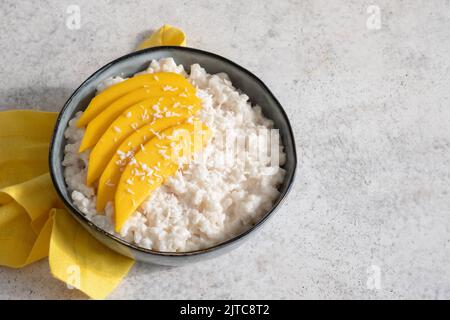 fresh ripe mango and sticky rice with coconut milk Stock Photo