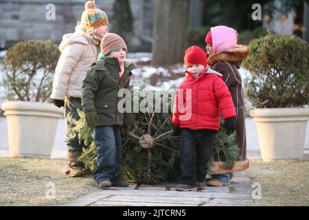 MAXWELL PERRY COTTON, A DENNIS THE MENACE CHRISTMAS, 2007 Stock Photo