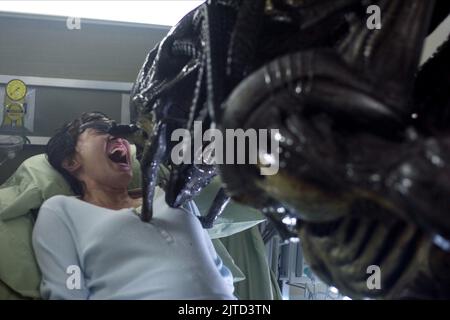 Alien vs predator requiem hi-res stock photography and images - Alamy