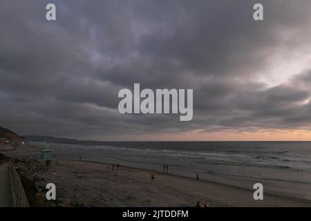 August 30, 2022, La Jolla, CA, United States of America: The sunset at Torrey Pines State Beach, Monday, Aug. 29, 2022, in La Jolla, Calif. (Credit Image: © Rishi Deka/ZUMA Press Wire) Stock Photo