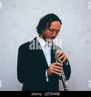 Heinz Holliger, Schweizer Oboist, Komponist und Dirigent, Portrait, Deutschland, 1982. Heinz Holliger, Swiss Oboe player, composer and conductor, portrait, Germany, 1982. Stock Photo